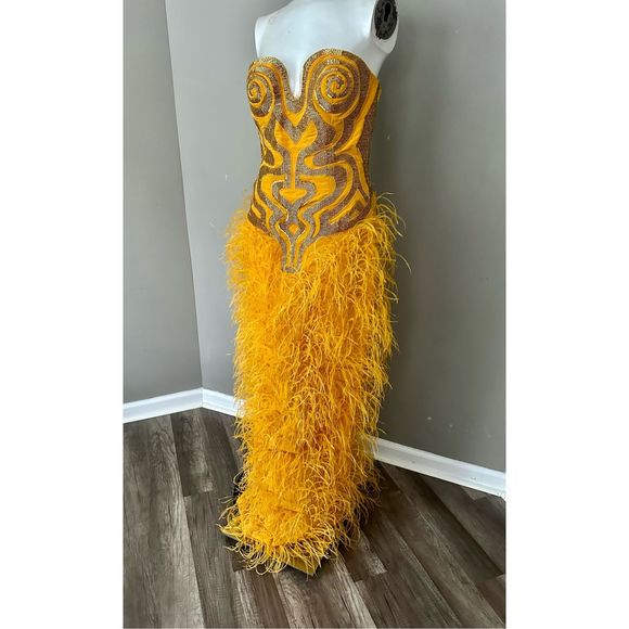 Aliétte Ostrich Feather-Embellished Sleeveless Gown Size 4 $10,000 - Picture 9 of 15